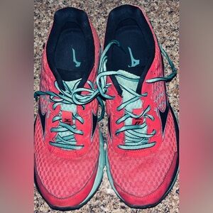 Mizuno Wave Inspire 11 women’s size 8.5 GUC no stains or holes - smoke/pet free